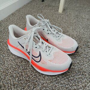 Nike Quest 6 Road Running Shoe - Size 8.5